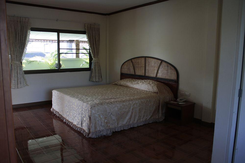Roongruang Hotel Chiang Mai Exteriör bild