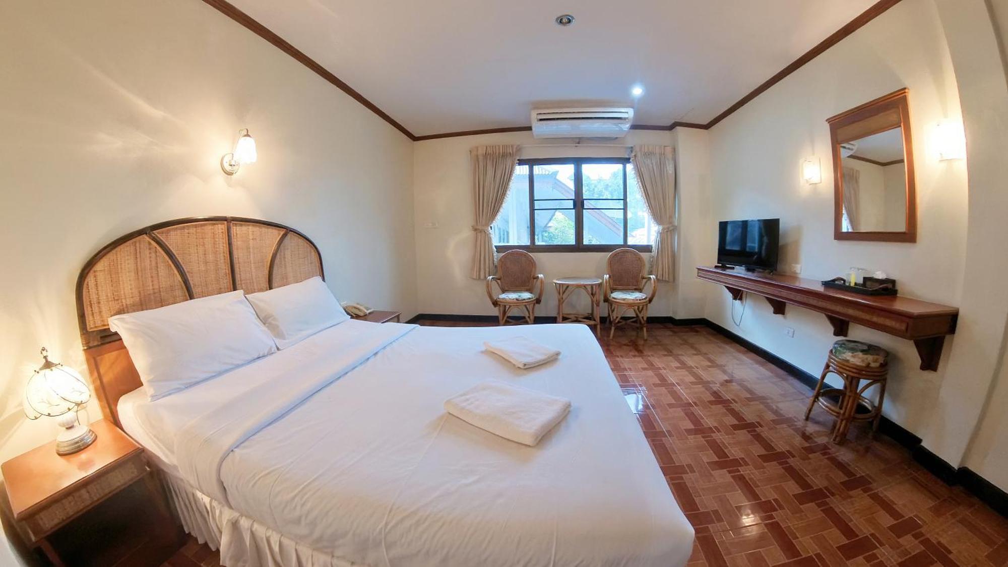 Roongruang Hotel Chiang Mai Exteriör bild