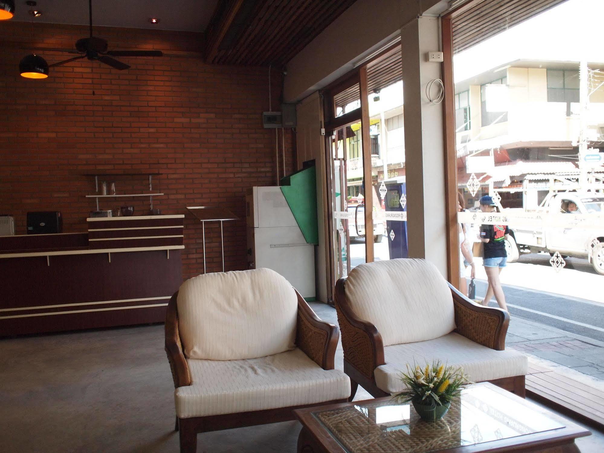 Roongruang Hotel Chiang Mai Exteriör bild
