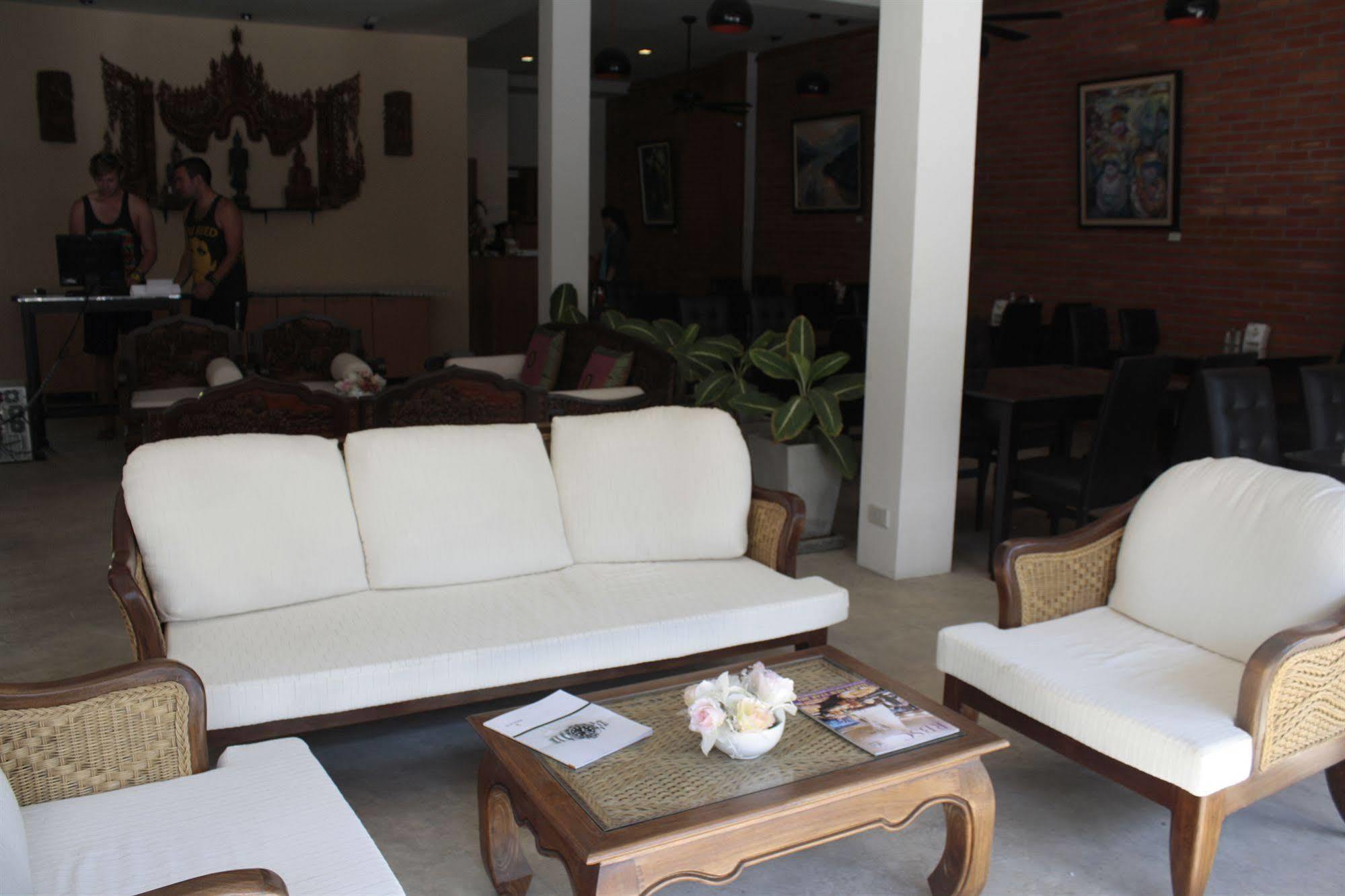 Roongruang Hotel Chiang Mai Exteriör bild