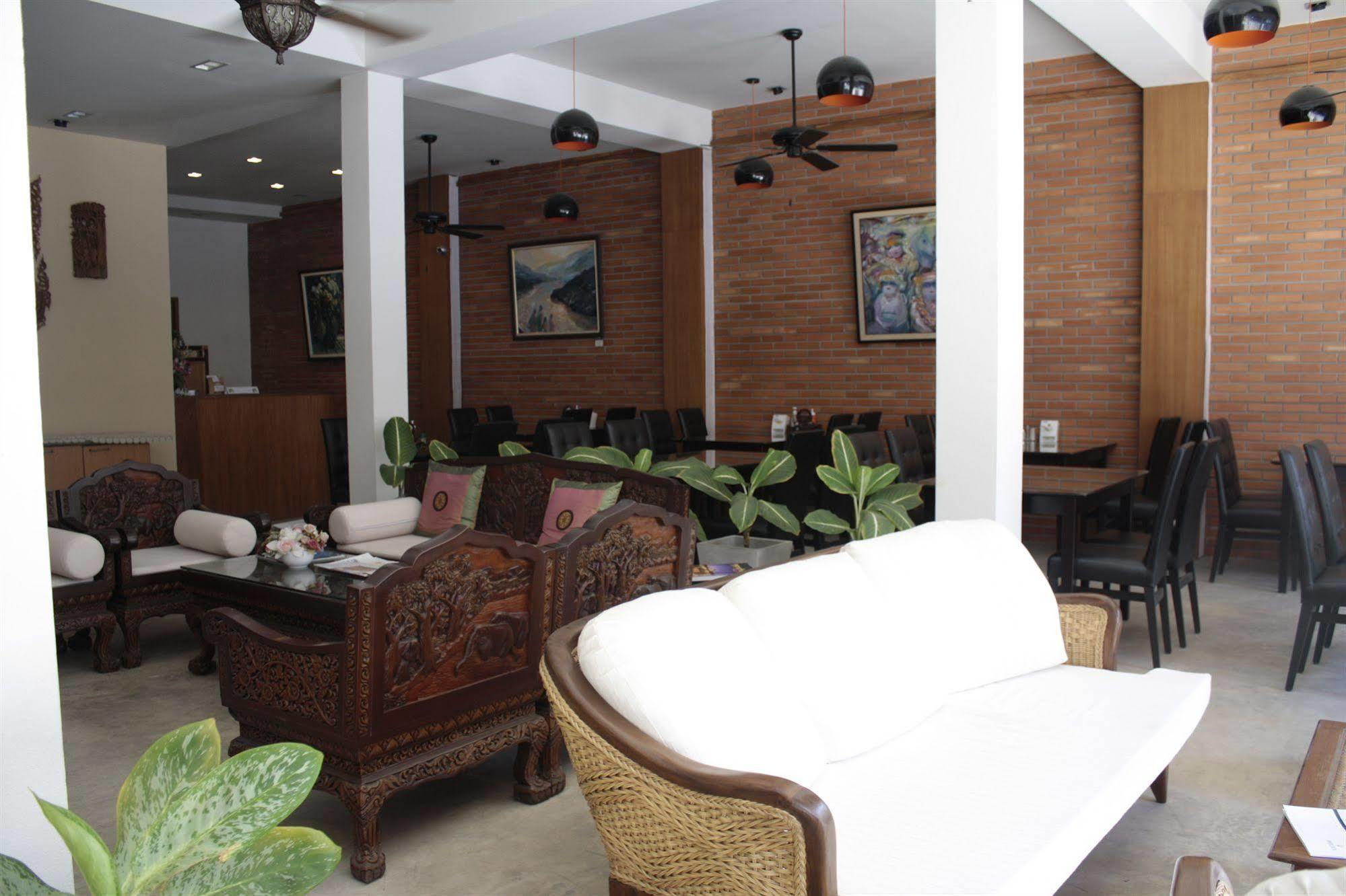 Roongruang Hotel Chiang Mai Exteriör bild